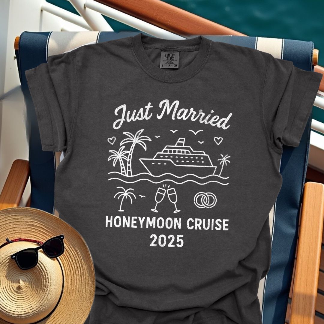 Just Married Honeymoon Cruise 2025 T-Shirt